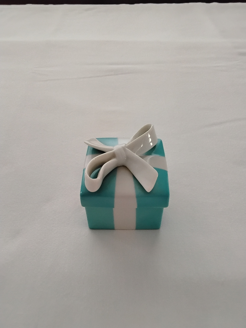 Tiffany & Co. Blue-Green Porcelain Gift Box Trinket Dish with White Bow - Picture 2 of 4